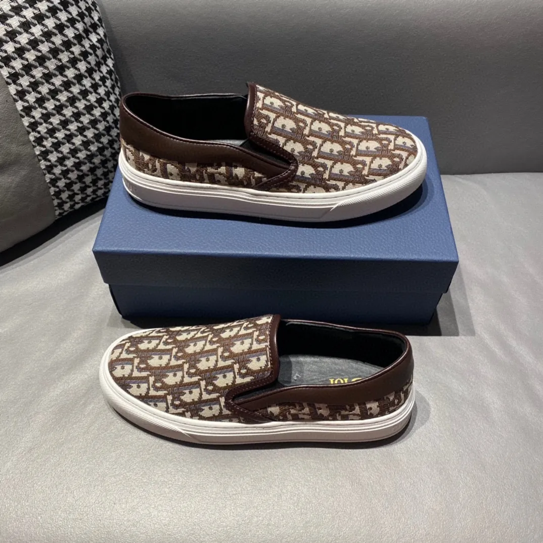 Factory price 340, Dior series casual shoes 👟🔥🕷🕷【Dior】Dior New casual men's shoes are launched in Hong Kong counters. Official website 1:1 production. Original Italian materials. Designed by European and American masters. Perfect shape to create counter quality, solid color rubber wear-resistant outsole and classic dazzling head! Super versatile and very comfortable. High-end without losing taste, fashionable and novel! ! Absolute focus! Code number: 38-45
